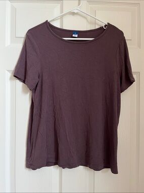 Old Navy Women's Short Sleeve Crewneck Tee in Plum - Small